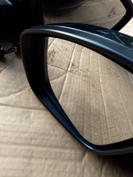 Peugeot 208 lusterka 14 pin prawe
