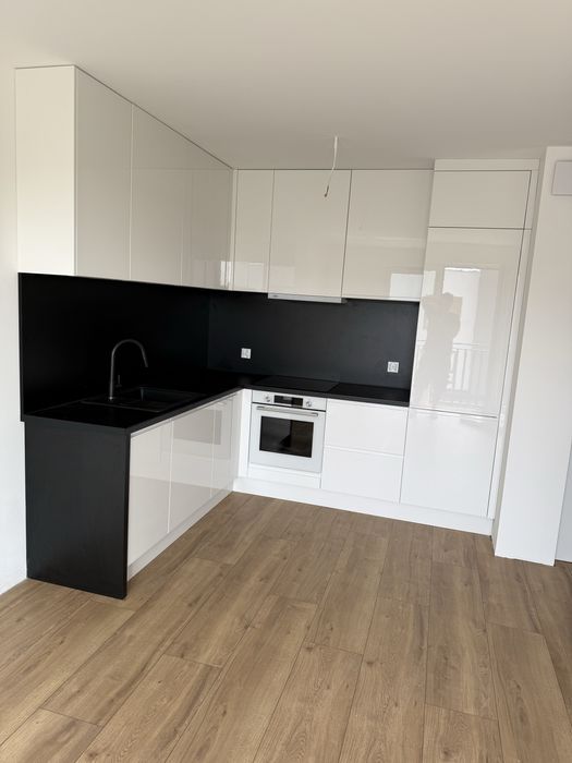 Stolarz z pasią. Ekskluzywne Uslugi Stolarskie - Precyzja i Jakość