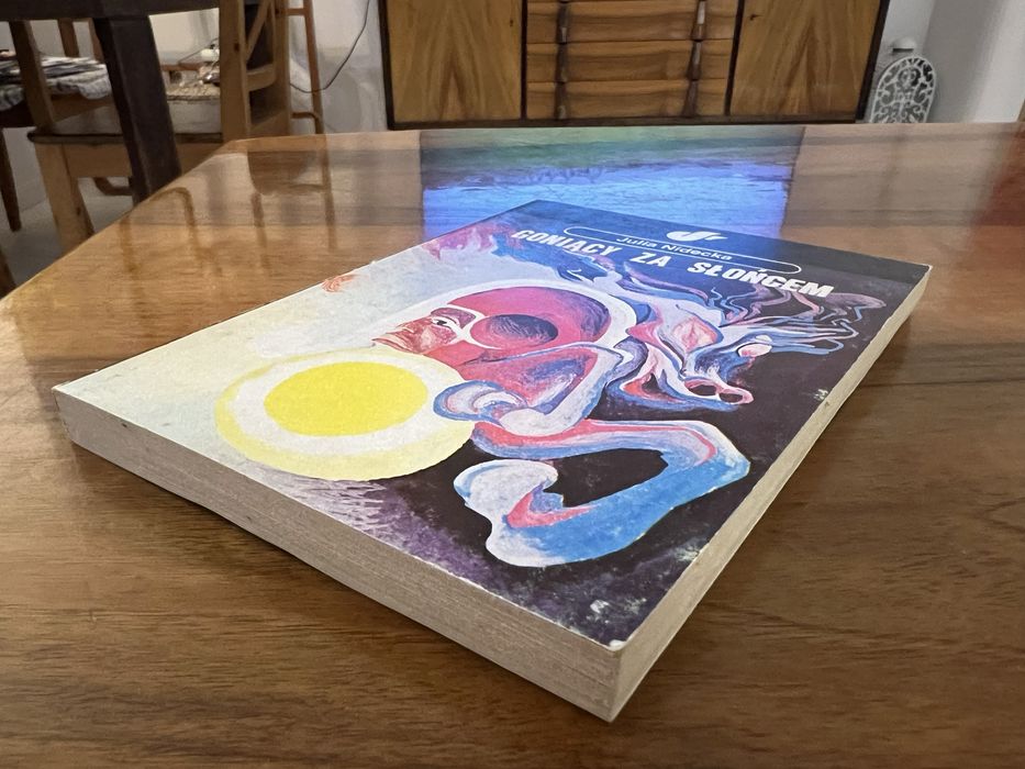 Goniący za słońcem - Julia Nidecka