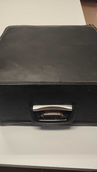 Maquina de escrever Olympia com mala de transporte