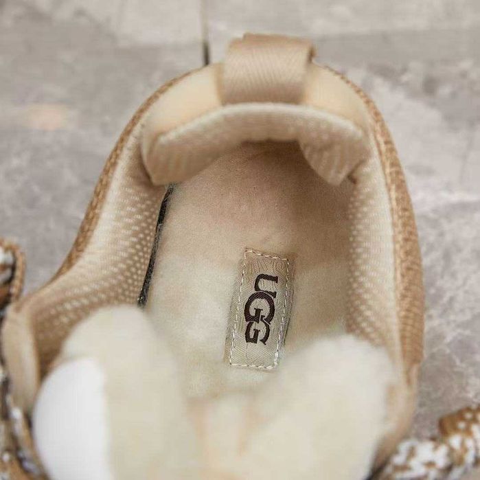UGG Lowmel r. 40