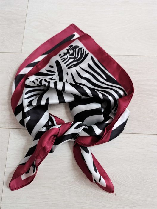 Piękna chustka zebra apaszka burgund biało czarna