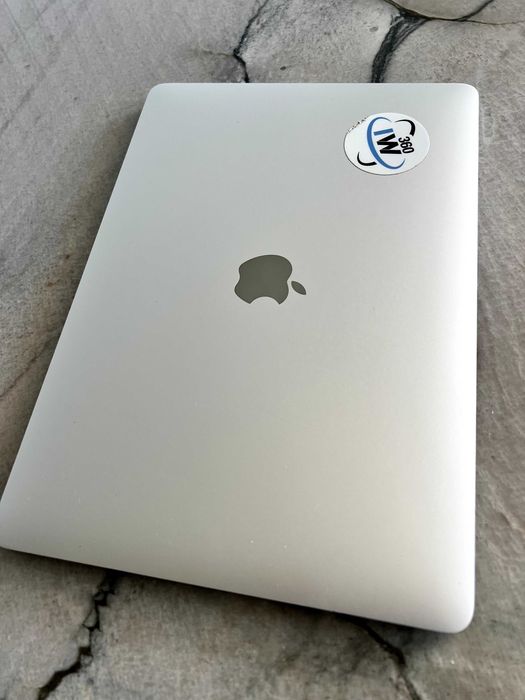 MacBook Pro (13-inch, 2019, Two Thunderbolt 3 ports)