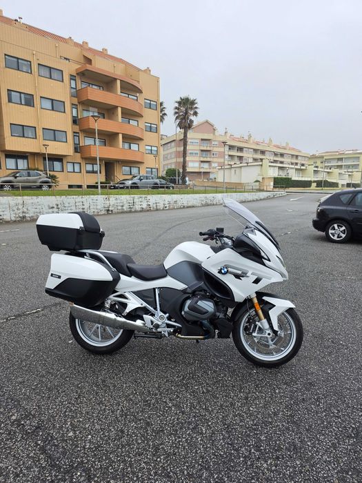 BMW R 1250 RT | 2.200 km | Estado Novo | Garantia até 2029