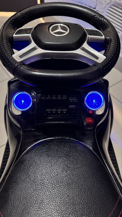 Дитяча машинкаа толокар