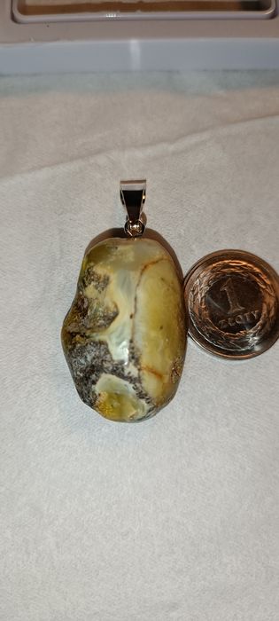 wisiorek z bursztynu