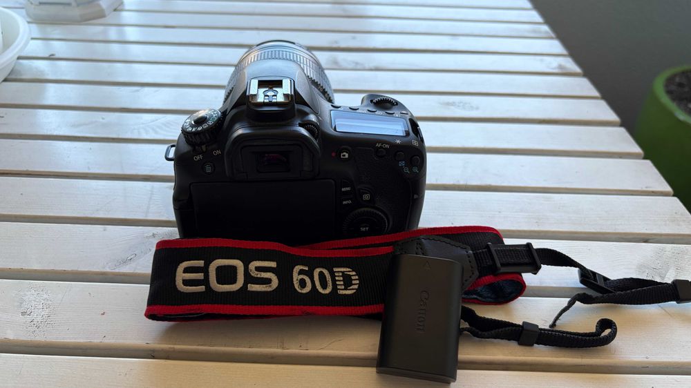 Máquina fotográfica Canon EOS 60D