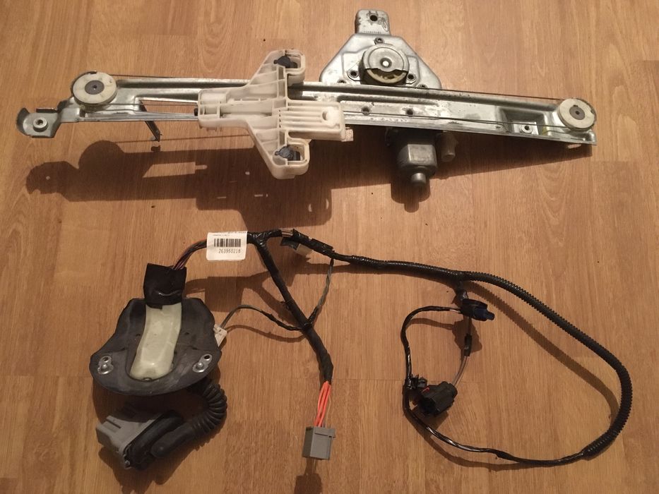 Jeep Compass: электро подъёмник стекла (зад- левый)