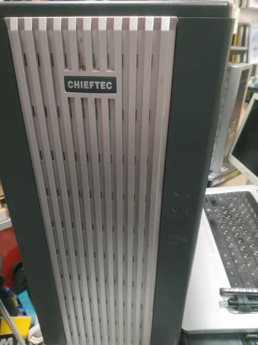 Корпус CHIEFTEC большой влезит все !