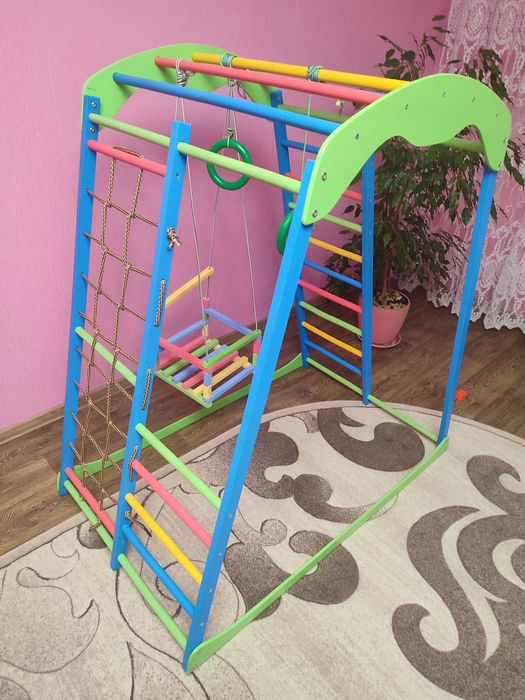 Продам дерев'яну  дитячу шведську стінку