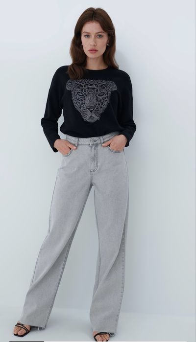 Sweter z błyszczącą aplikacją
