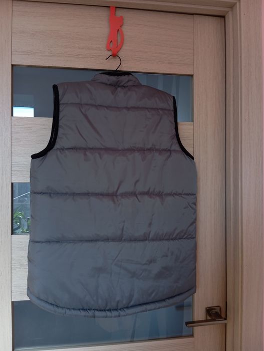 Жилетка. Нова. Розмір 44.