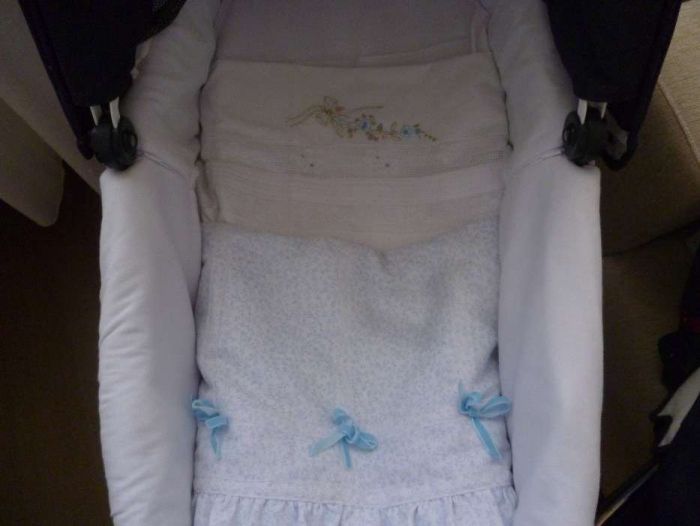 Carrinho + alcofa + uma oferta, para príncipe ou princesa!