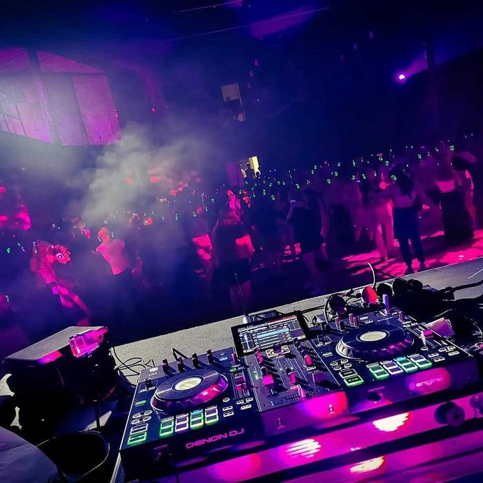 WYNAJEM nagłośnienia oświetlenia stanowisko dj wyrzutnie co2 konfetti