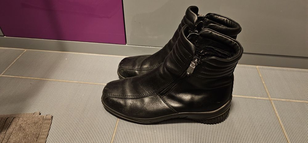 ECCO skórzane damskie buty rozmiar 39 wkładka 25cm stan bardzo dobry