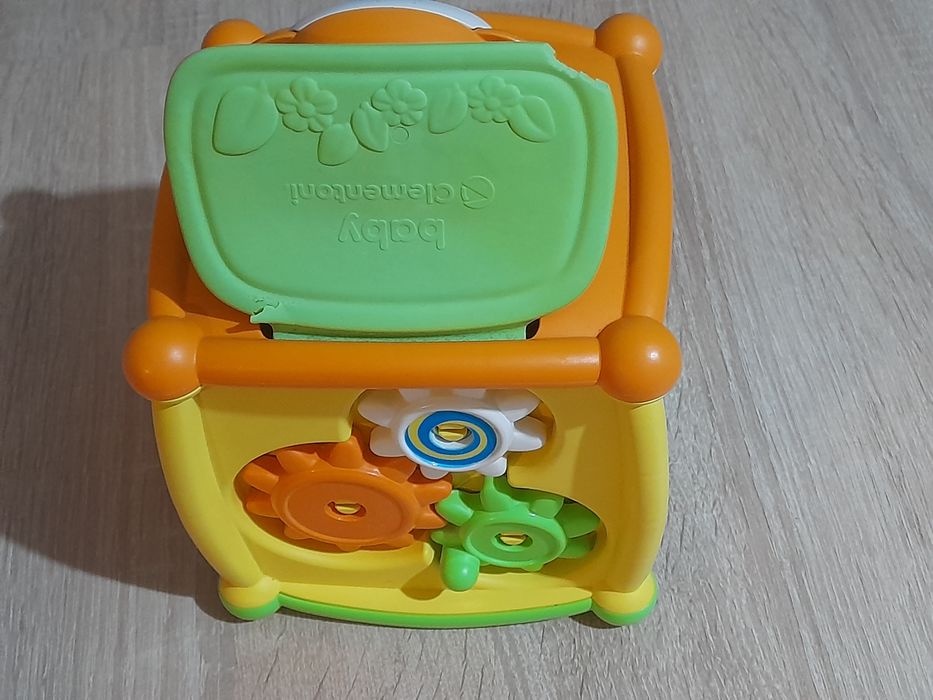 Cubo de atividades baby