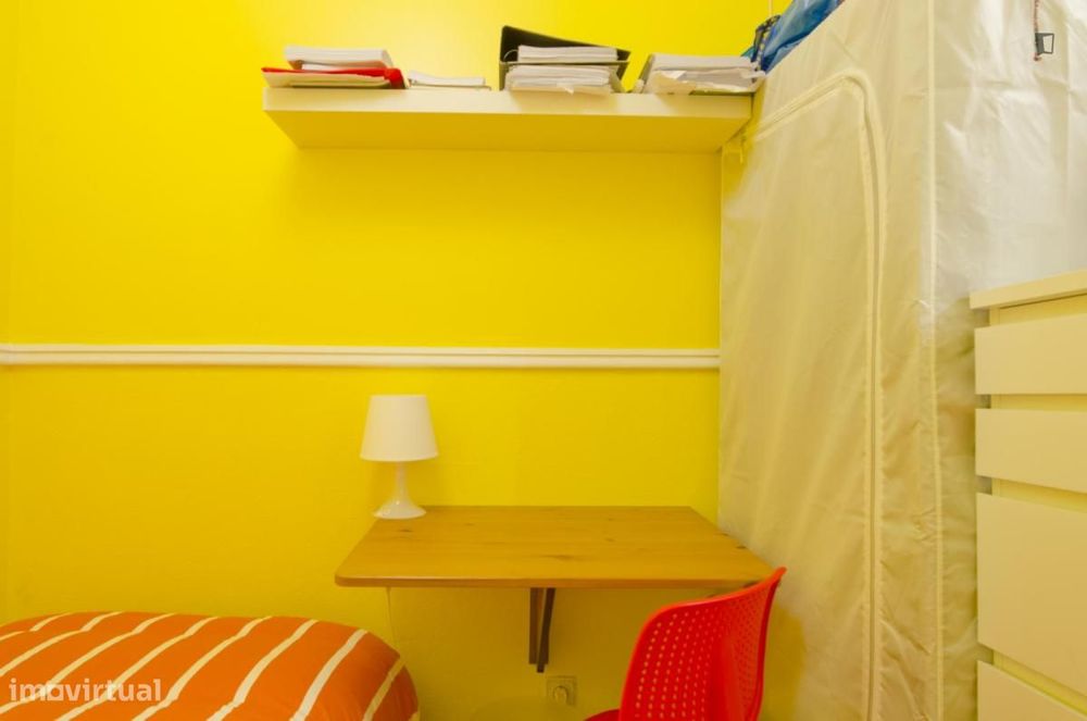 Quarto - localizado em Intendente Lisbon