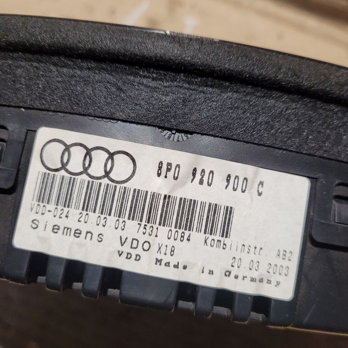 Licznik zegary audi a3 8p 1.6MPI benzyna 2003r VDO