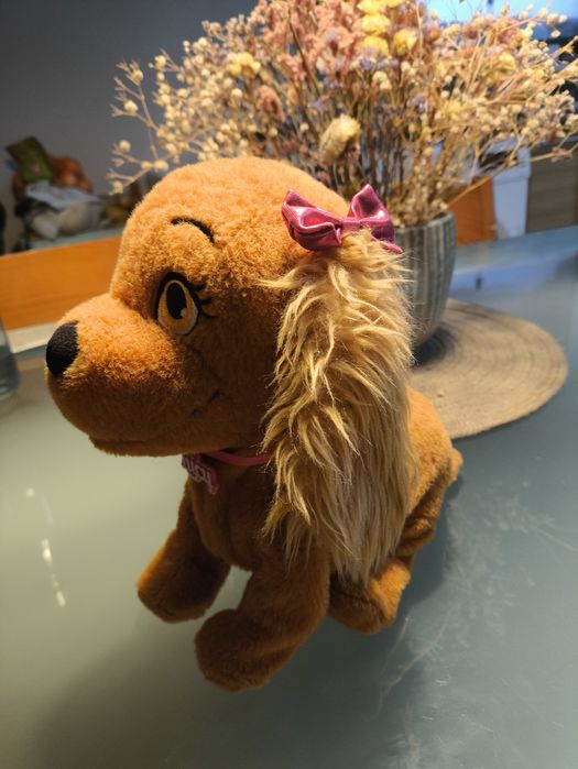 Cadela interativo, Lucy