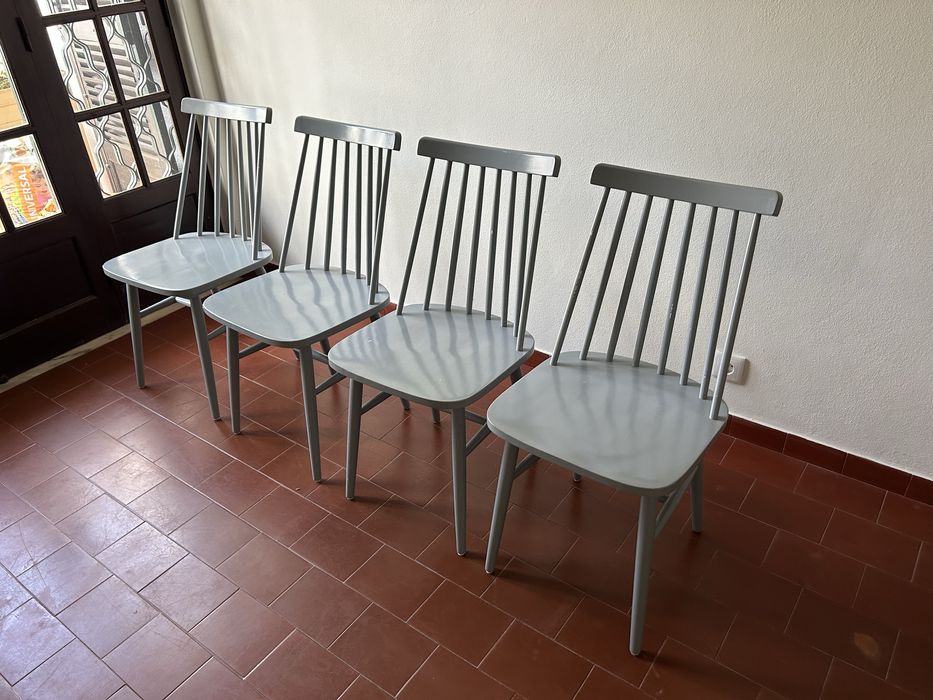 Cadeiras de sala de jantar cinzentas