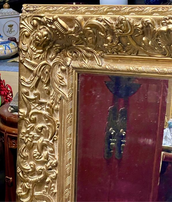Grandioso espelho biselado em talha dourada