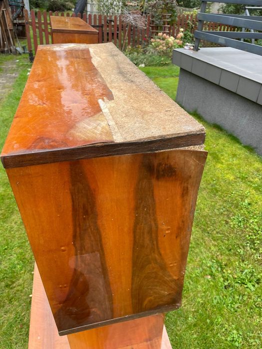 Zestaw starych mebli