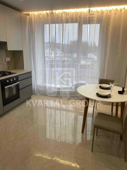 Продаж однокімнатної квартири з новим якісним ремонтом. Без комісії.