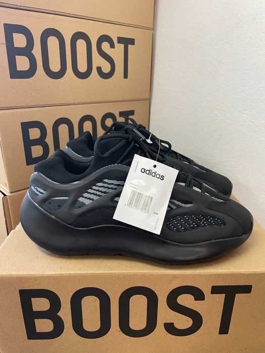 Чоловічі кросівки Adidas Yeezy Boost 700 v3 "Black Alvah" 40-45