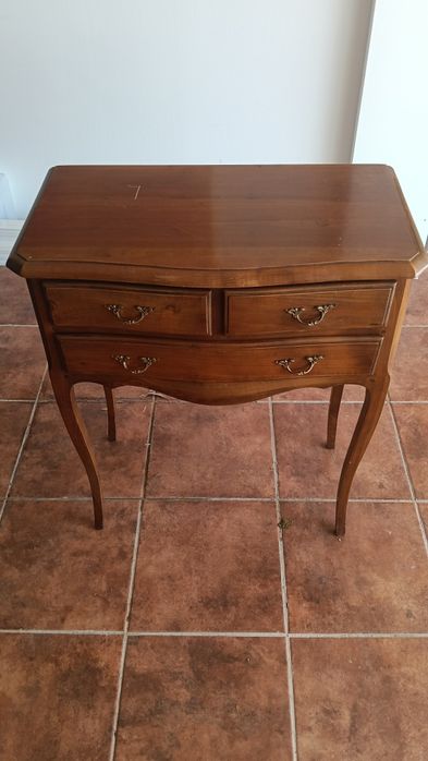 Consola Estilo Luís XV em Madeira Maciça de Cerejeira – Recriação "JANUS"