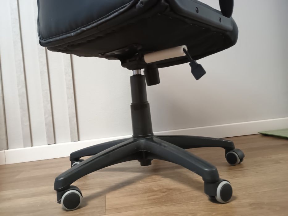 Крісло Nowy Styl Boss KD Tilt PL64 Eco-30
