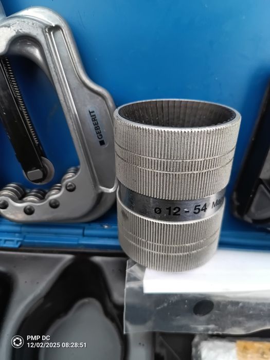 Акумуляторний прес Geberit ACO 202 (2)