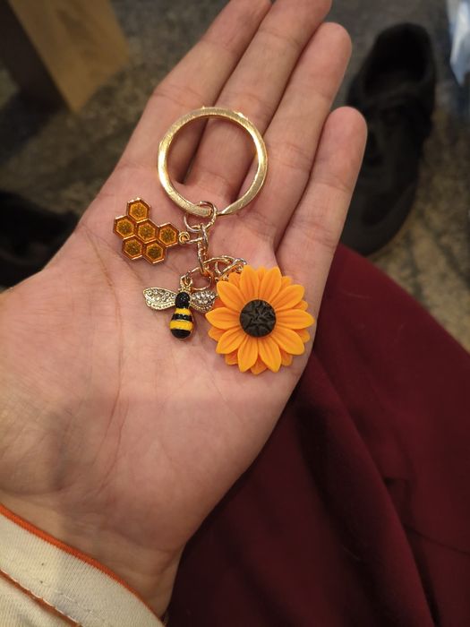Nowy brelok pszczoła kwiat