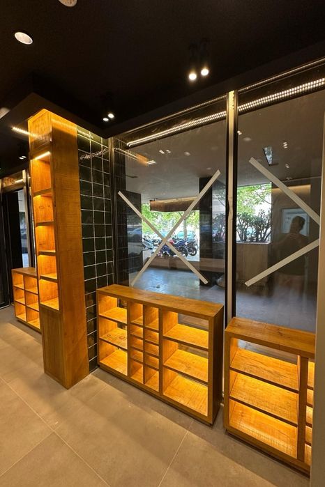 Mobiliário para espaço comercial e lojas