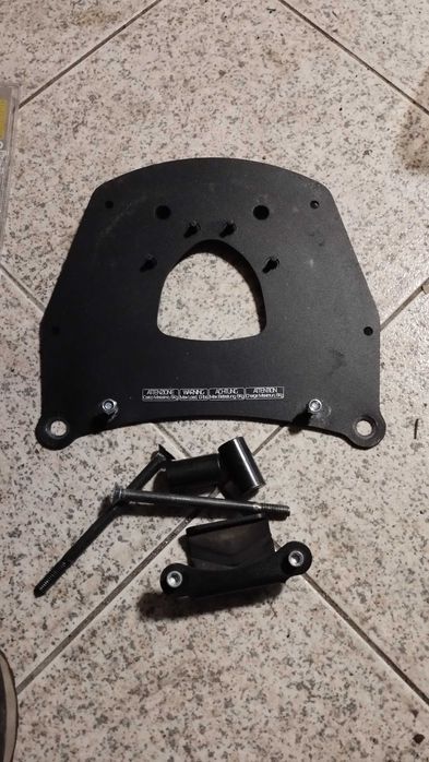 Calços de travão e suporte topcase KYMCO