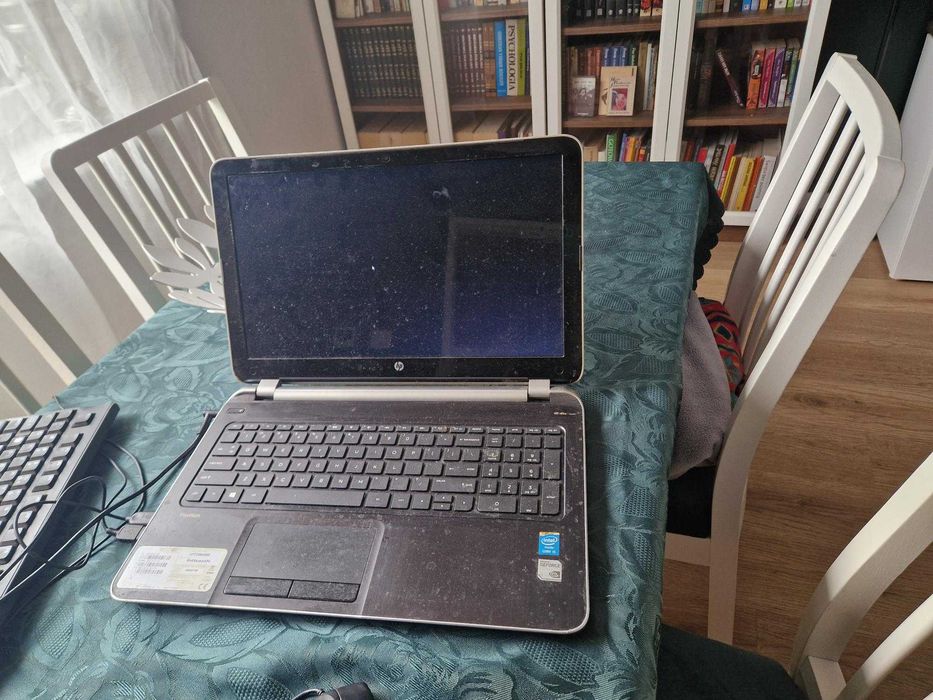 HP Pavilion 15 i5‑4200U / 8 GB RAM – uszkodzony + zasilacz, mysz, klawiatura