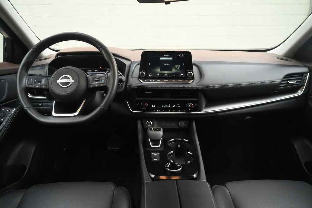 Nissan Rogue SV      2023