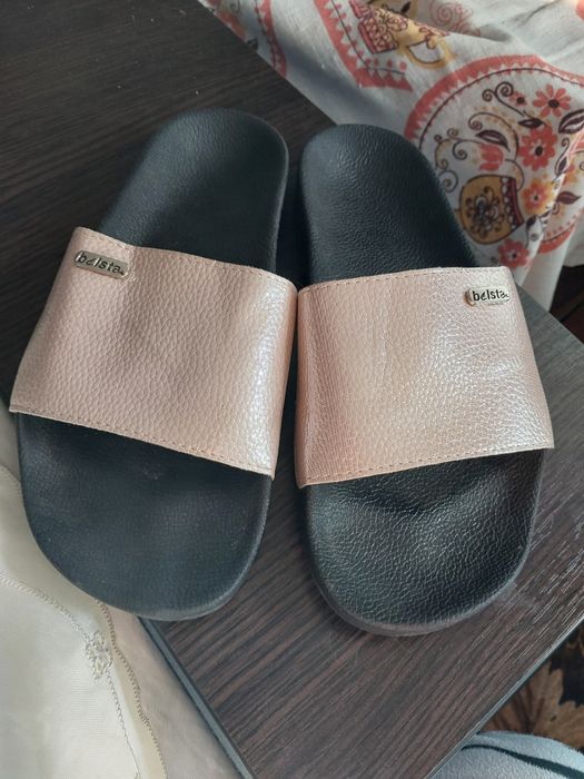 Женские шлепанцы