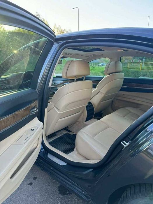 BMW F01 730D 2008r
