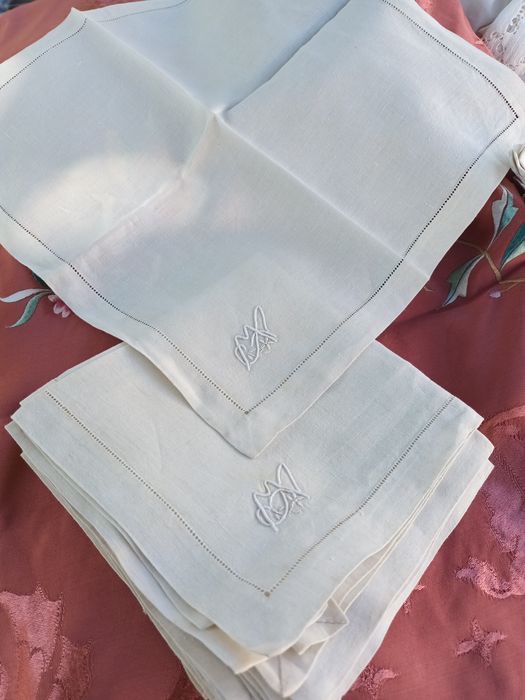 Guardanapos em linho  bordados