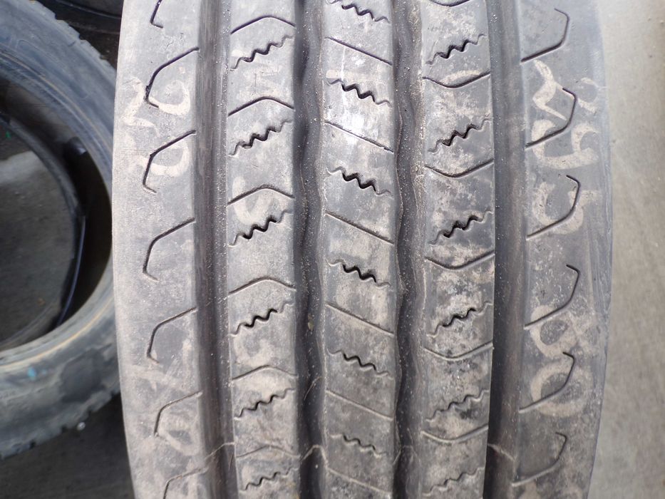 Opona 295/80R22.5 UNIROYAL FH40 (900 netto)