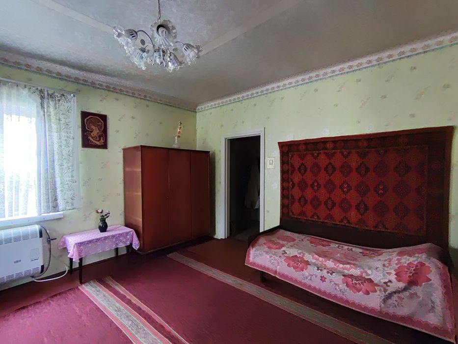 Продається 1/2 будинку,виведена в окреме домоволодіння,в с.Плесецьке