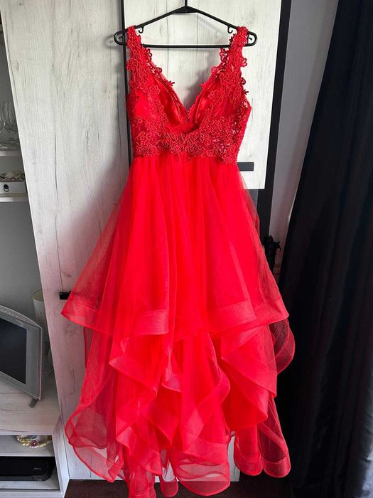 Piękna wieczorowa suknia