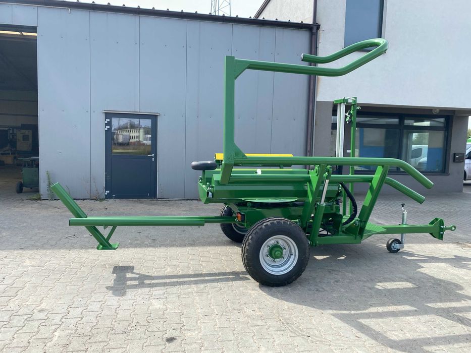 Owijarka samozaładowcza CZYŻEW bele do 1200kg, Ze stawiaczem bel