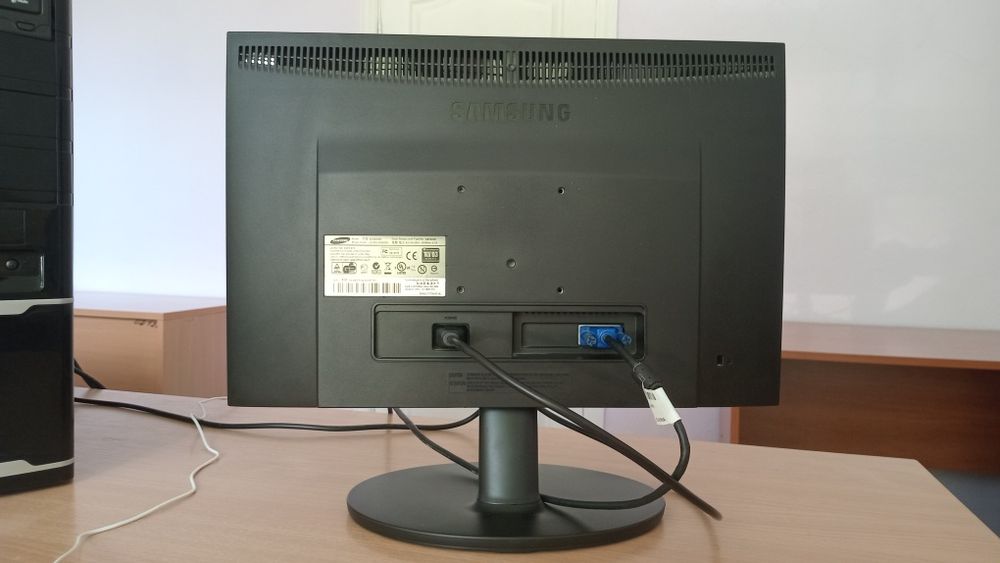 Монітор 19" Samsung syncmaster  E1920NW