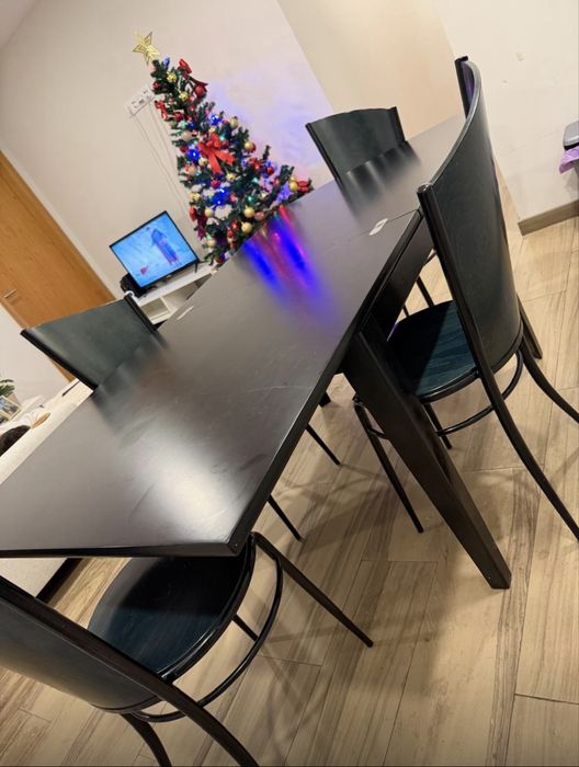 Mesa extensivel com 4 cadeiras