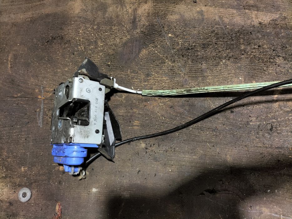 Zamek drzwi prawy tył Audi A4 B5
