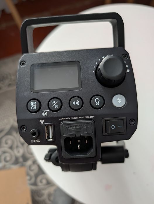 Спалах GODOX MS200V.