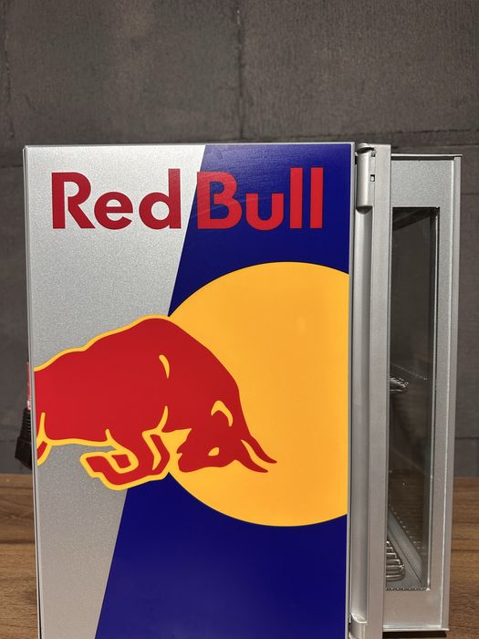 Lodówka Red Bul znana wszystkim, w stanie bardzo dobrym