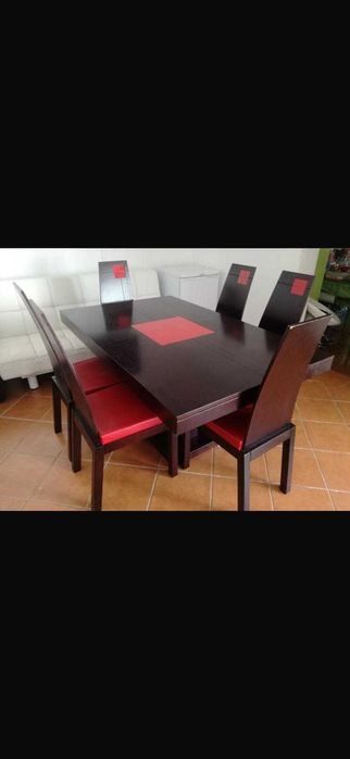 Mesa e cadeiras bom estado