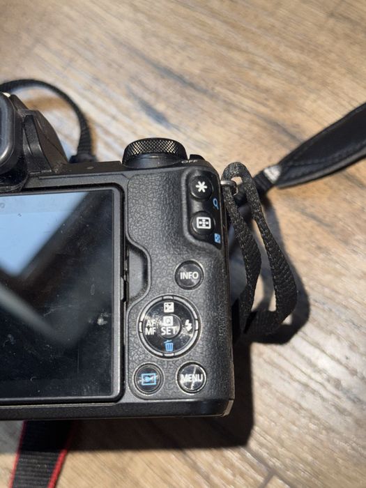 canon eos mark 50II z objektywem
